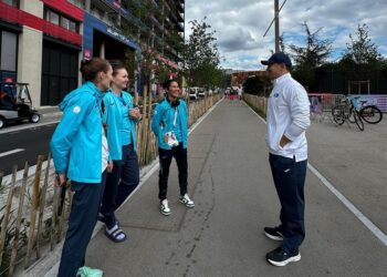 Головкин Парижде қазақ боксшыларымен кездесті 