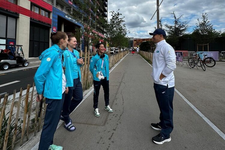 Головкин Парижде қазақ боксшыларымен кездесті 