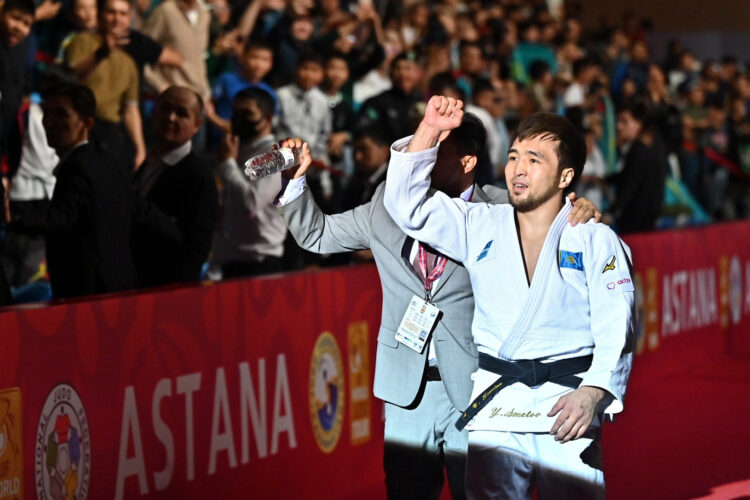 Елдос Сметов Олимпиаданың жартылай финалына шықты