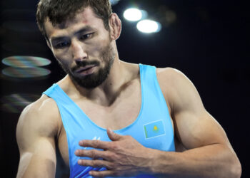 Демеу Жадыраев – жартылай финалда! Отандасымыз атақты қырғыз балуанын жеңді